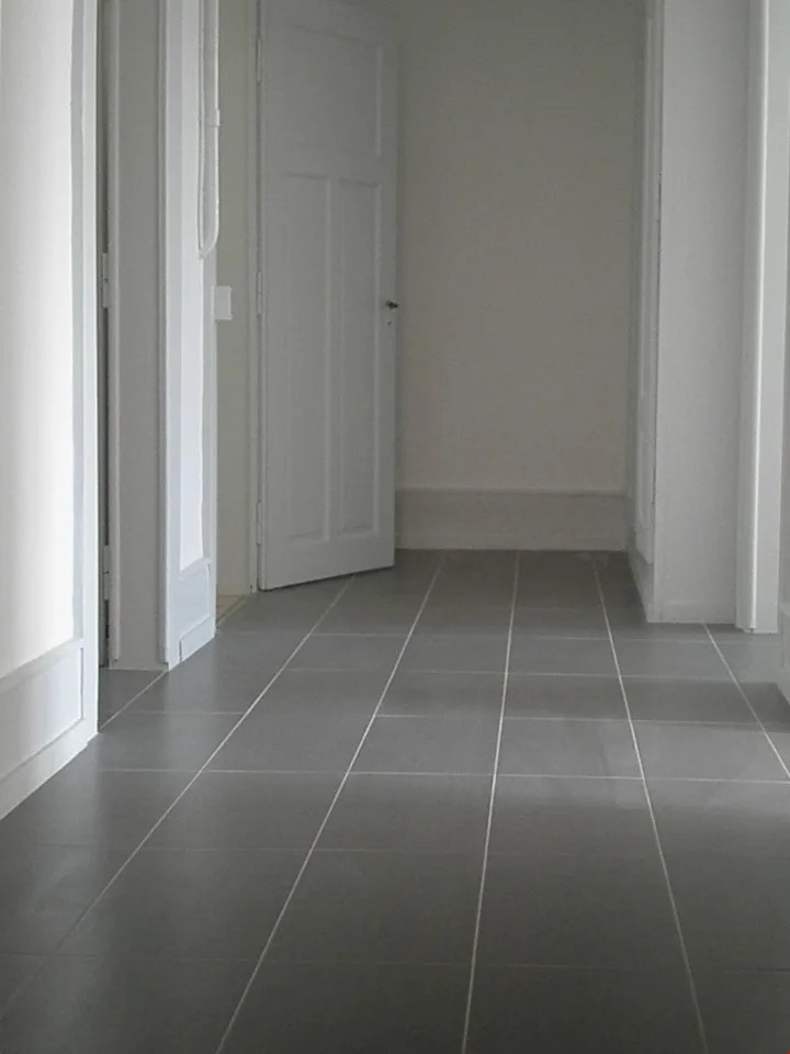 In quiet neighborhood, renovated apartment with balcony – photo 6 of 8