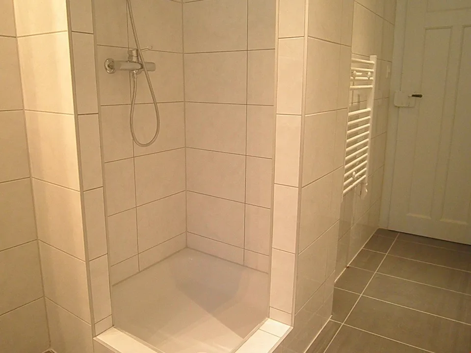In quiet neighborhood, renovated apartment with balcony – photo 8 of 8