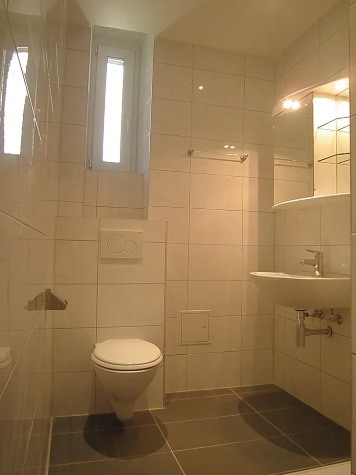In quiet neighborhood, renovated apartment with balcony – photo 7 of 8