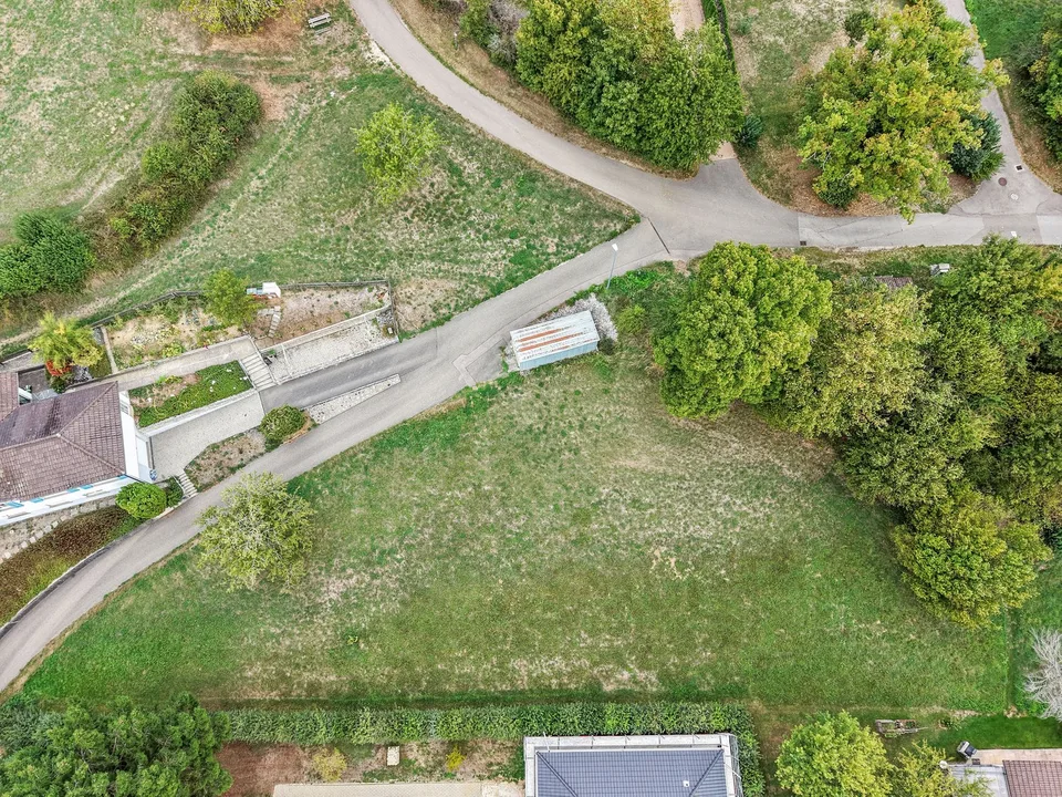 Terrain à bâtir dans un quartier résidentiel de Miécourt – photo 2 sur 6