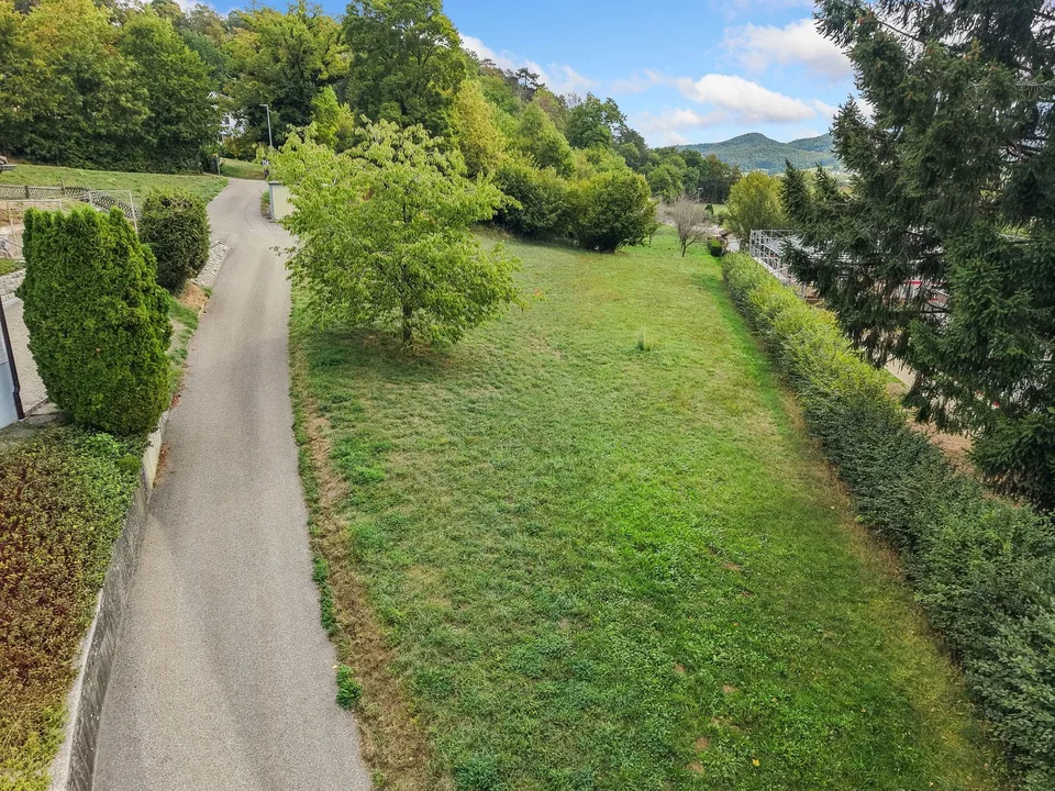 Terrain à bâtir dans un quartier résidentiel de Miécourt – photo 5 sur 6