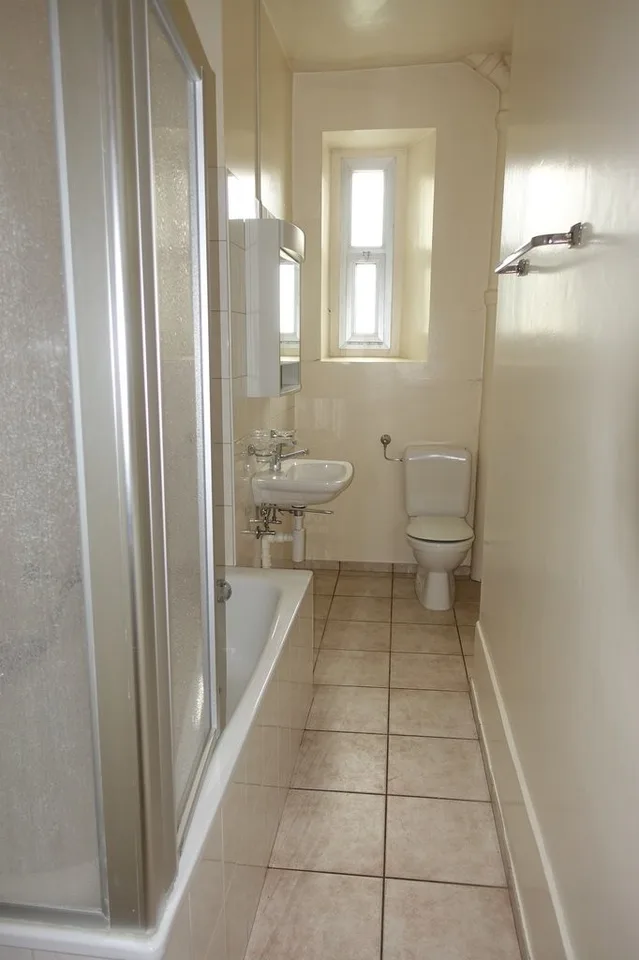 SCHÖNES WOHNUNG MIT BALKON – Foto 6 von 8