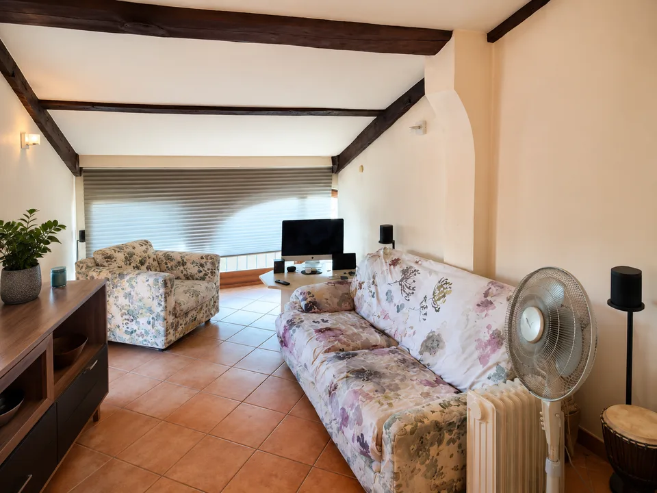 CASA BIFAMILIARE SU TRE PIANI – IDEALE COME ABITAZIONE O INVESTIMENTO, CON RENDIMENTO DEL 4% – Foto 5 von 8