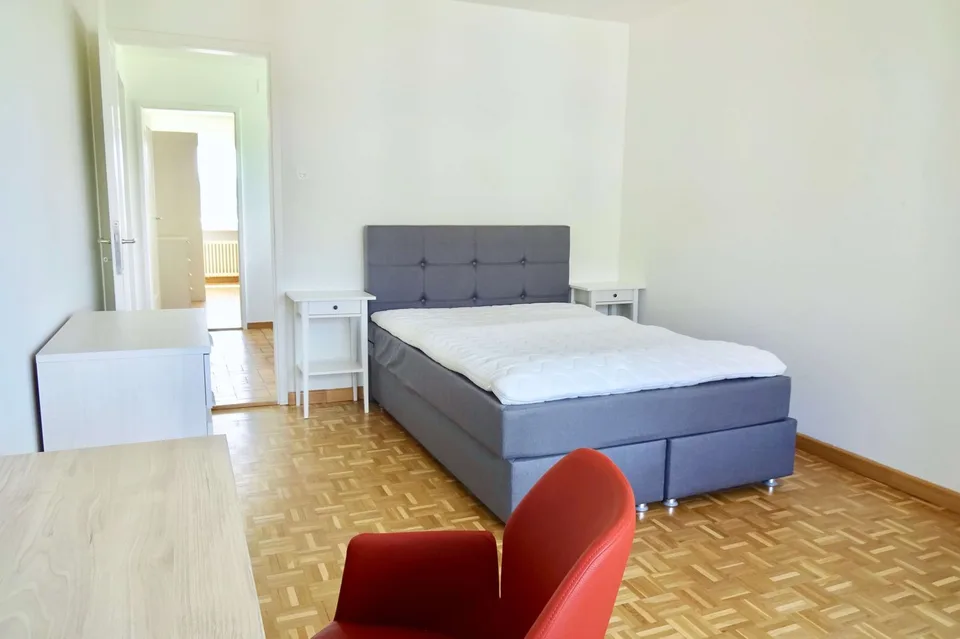 Furnished room in modernised apartment in a top location – foto 5 di 10