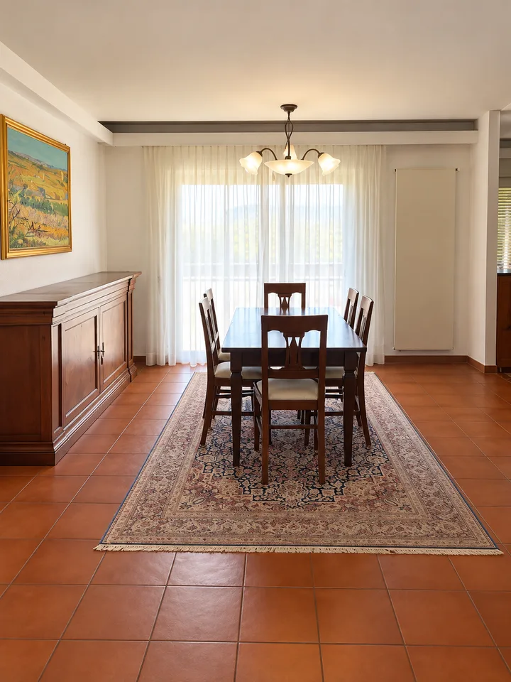 Casa unifamiliare con ampi spazi, giardino e vista aperta sulle montagne – foto 8 di 30