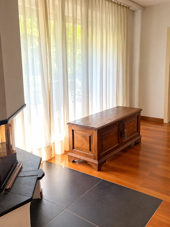 Casa unifamiliare con ampi spazi, giardino e vista aperta sulle montagne – foto 21 di 30