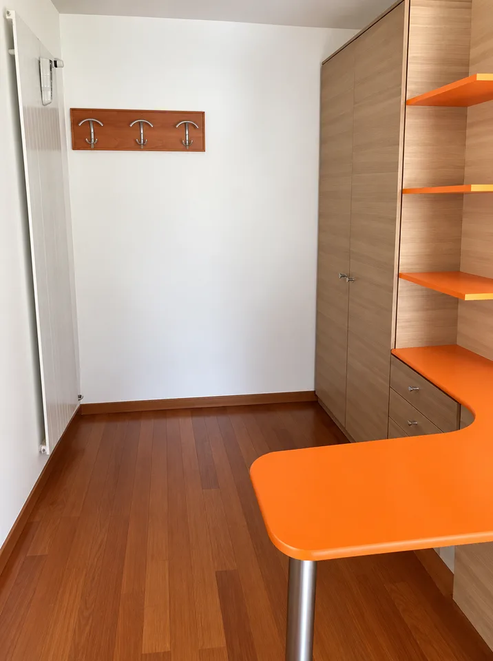 Casa unifamiliare con ampi spazi, giardino e vista aperta sulle montagne – foto 26 di 30