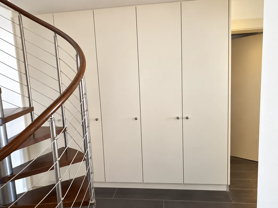Casa unifamiliare con ampi spazi, giardino e vista aperta sulle montagne – foto 27 di 30