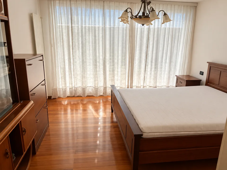 Casa unifamiliare con ampi spazi, giardino e vista aperta sulle montagne – foto 23 di 30