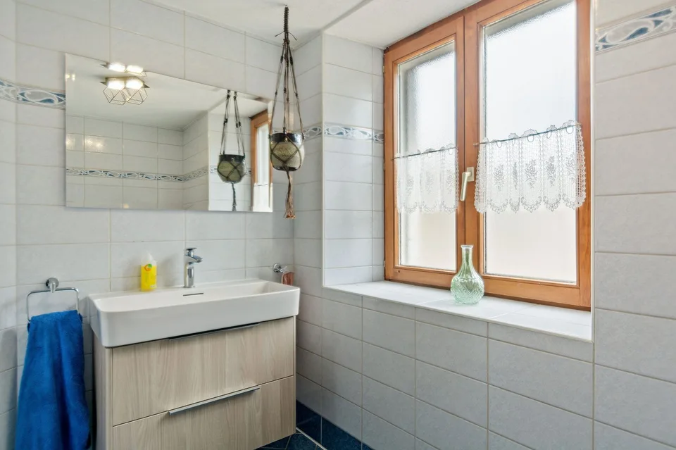 Geräumiges Reihenhaus mit 9 Zimmern und Arbeits- und Lagerräumen in Chevenez – Foto 5 von 13