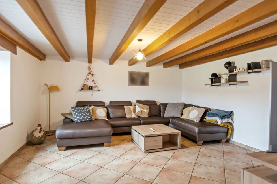 Geräumiges Reihenhaus mit 9 Zimmern und Arbeits- und Lagerräumen in Chevenez – Foto 4 von 13