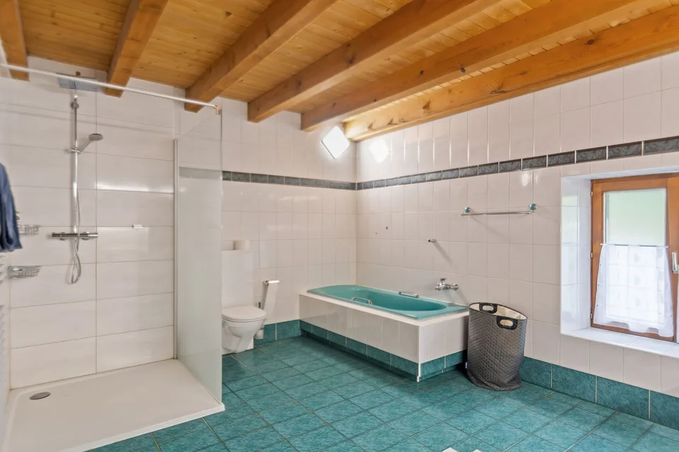 Geräumiges Reihenhaus mit 9 Zimmern und Arbeits- und Lagerräumen in Chevenez – Foto 9 von 13