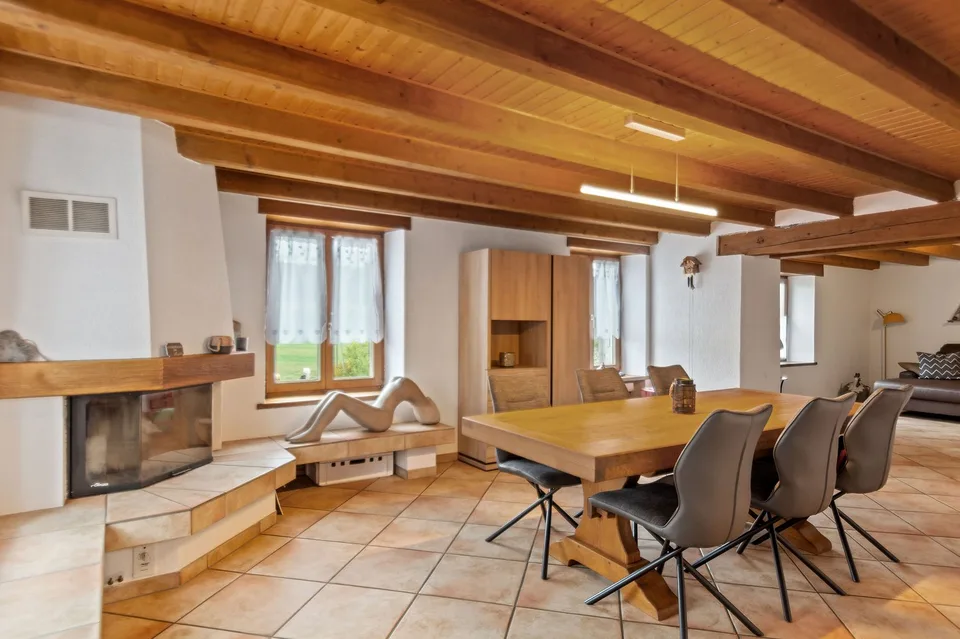 Geräumiges Reihenhaus mit 9 Zimmern und Arbeits- und Lagerräumen in Chevenez – Foto 3 von 13