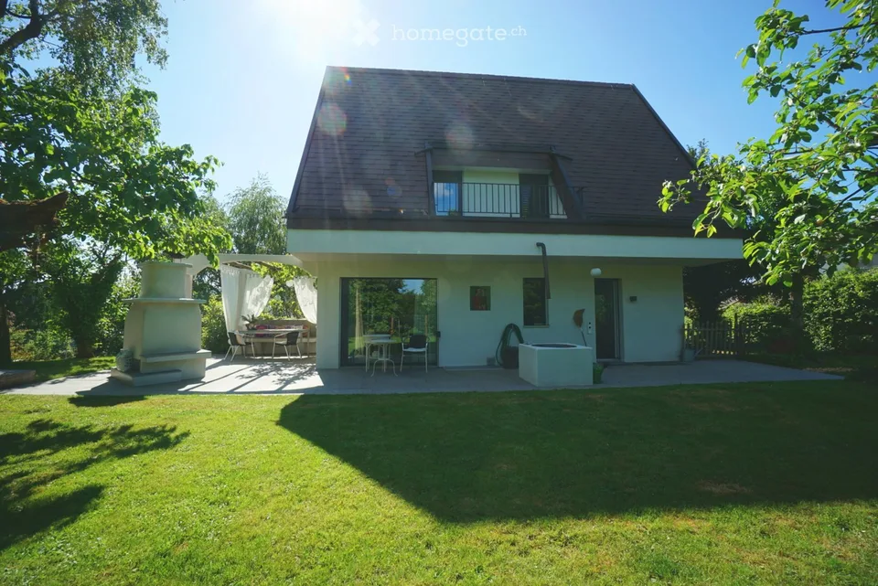 Molta sfera privata e giardino incantevole: Casa unifamiliare completamente ristrutturata di 5,5 (6,5) locali – foto 3 di 23