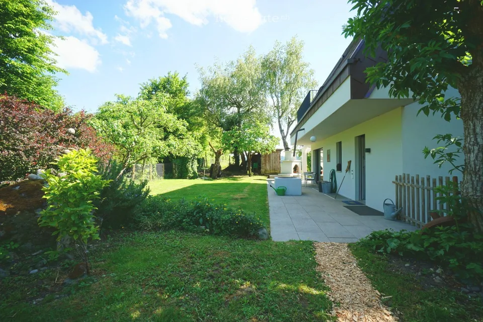 Molta sfera privata e giardino incantevole: Casa unifamiliare completamente ristrutturata di 5,5 (6,5) locali – foto 4 di 23