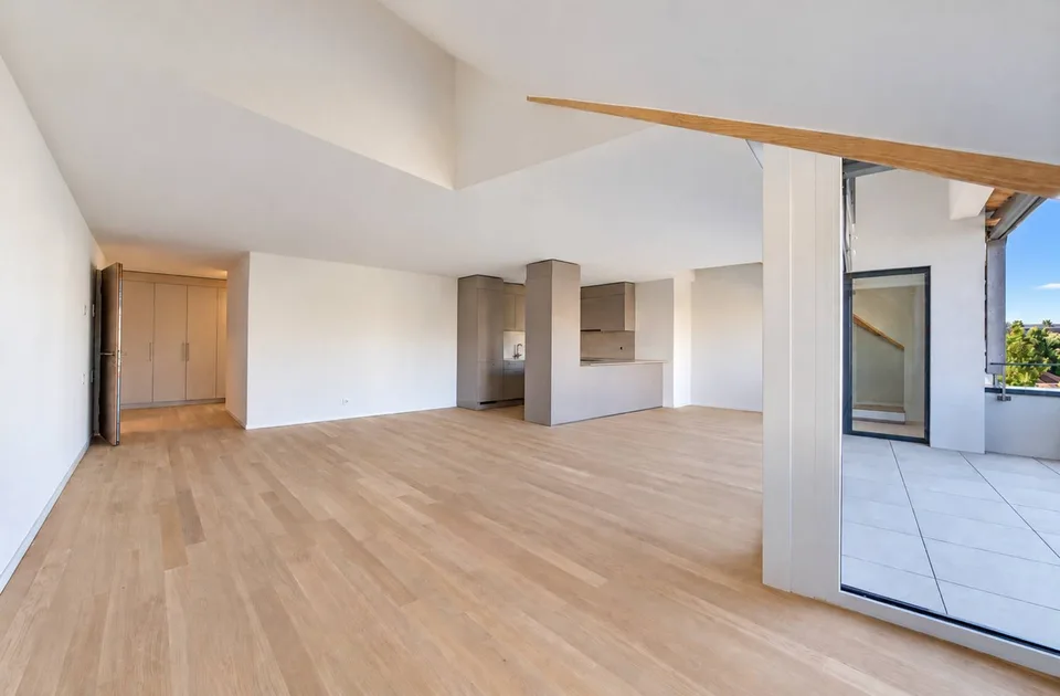 Spacieux séjour et grandes chambres pour ce 5.5 pièces en duplex – photo 3 sur 7