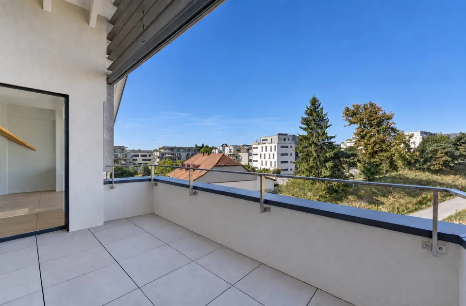 Spacieux séjour et grandes chambres pour ce 5.5 pièces en duplex – photo 2 sur 7