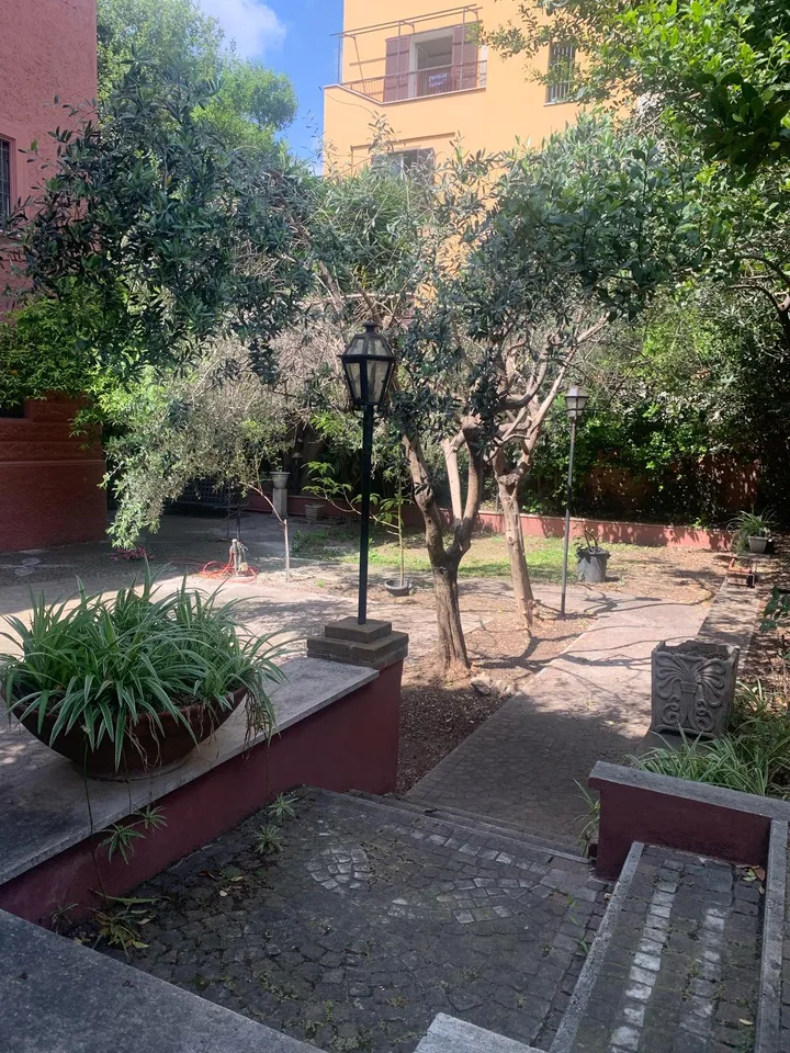 Luxus-Villa mit Garten im Herzen Roms renoviert – Foto 6 von 30