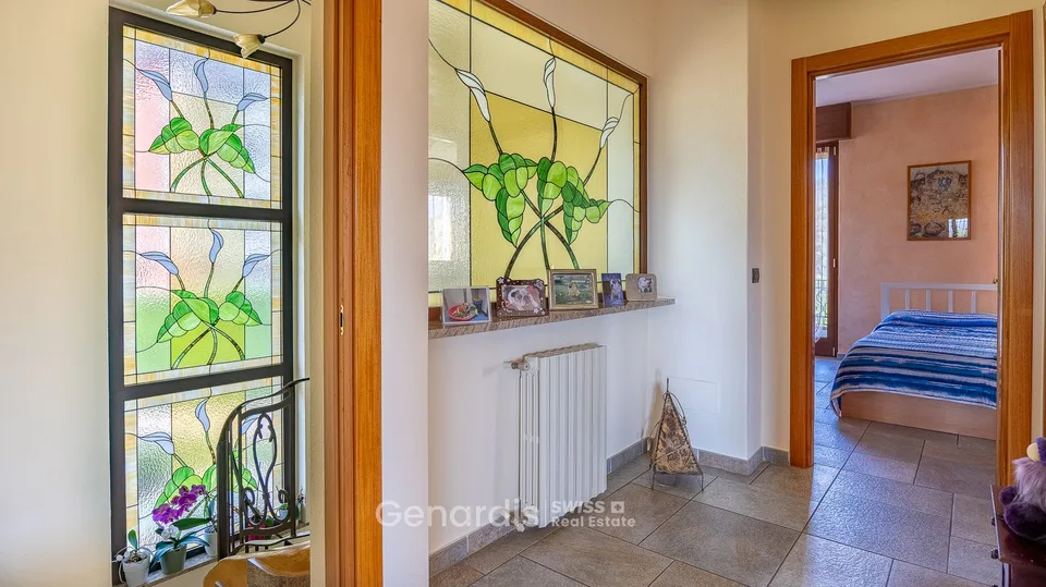 Incantevole villa unifamiliare a Cunardo – 7 locali con piscina e vista sulle montagne – foto 16 di 23