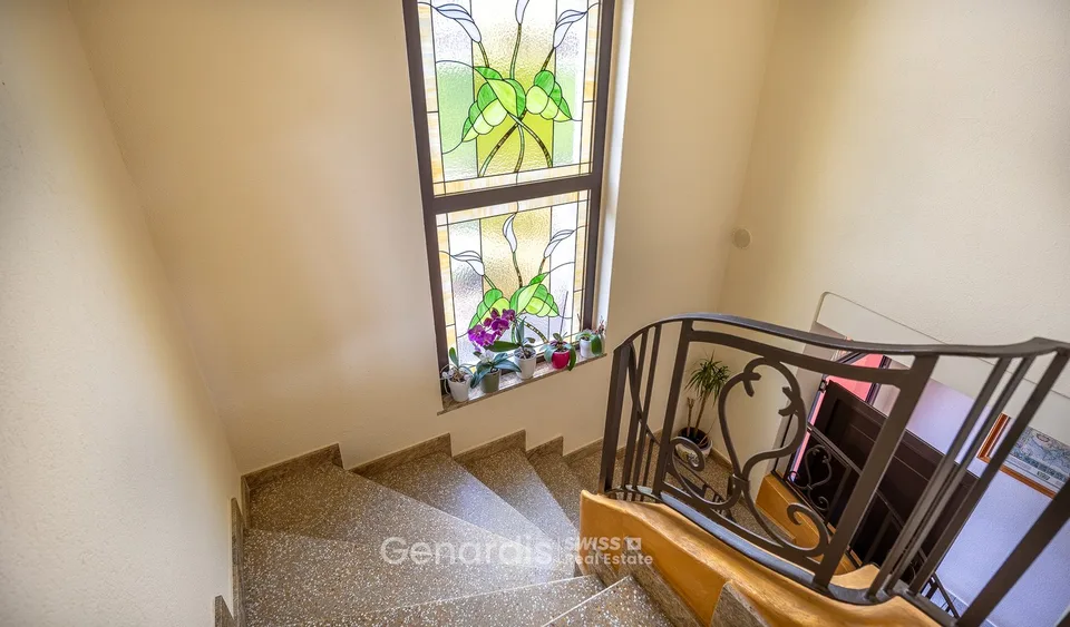 Incantevole villa unifamiliare a Cunardo – 7 locali con piscina e vista sulle montagne – foto 15 di 23