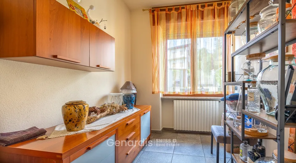 Incantevole villa unifamiliare a Cunardo – 7 locali con piscina e vista sulle montagne – foto 13 di 23