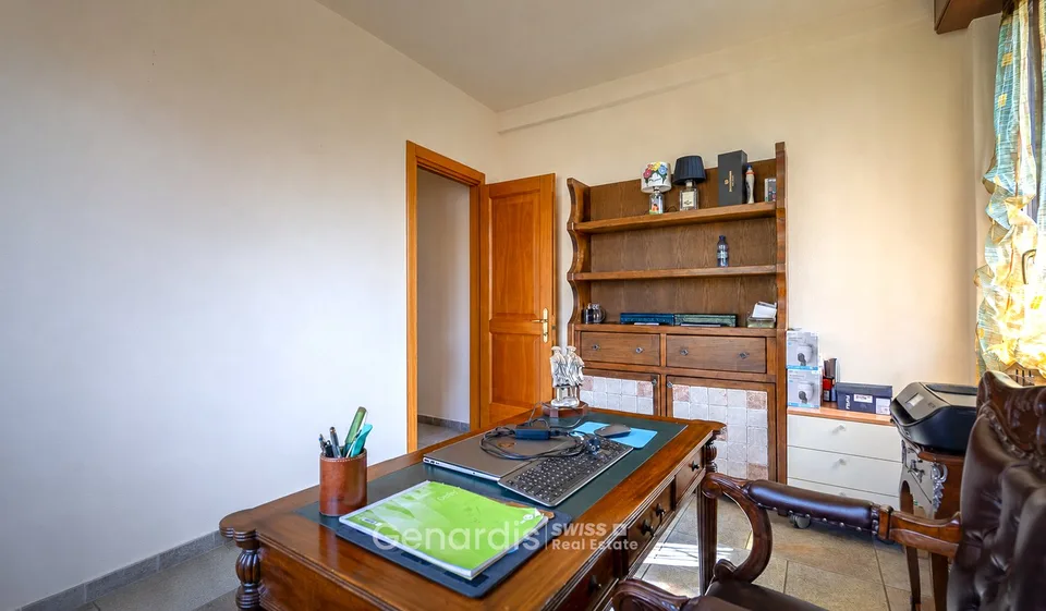 Incantevole villa unifamiliare a Cunardo – 7 locali con piscina e vista sulle montagne – foto 23 di 23