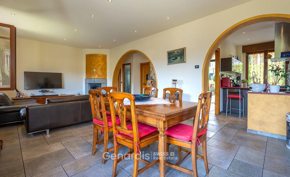 Incantevole villa unifamiliare a Cunardo – 7 locali con piscina e vista sulle montagne – foto 7 di 23