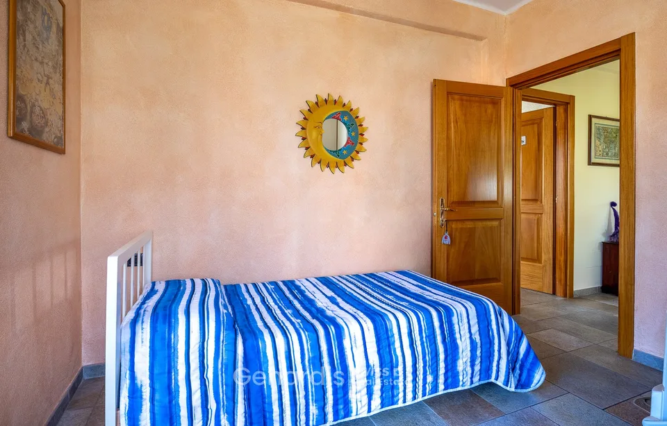 Incantevole villa unifamiliare a Cunardo – 7 locali con piscina e vista sulle montagne – foto 21 di 23