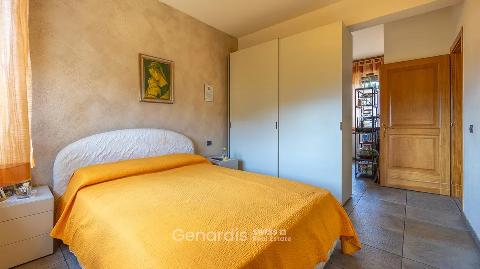 Incantevole villa unifamiliare a Cunardo – 7 locali con piscina e vista sulle montagne – foto 12 di 23