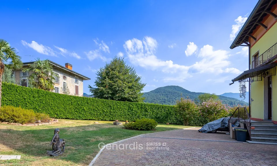 Incantevole villa unifamiliare a Cunardo – 7 locali con piscina e vista sulle montagne – foto 5 di 23