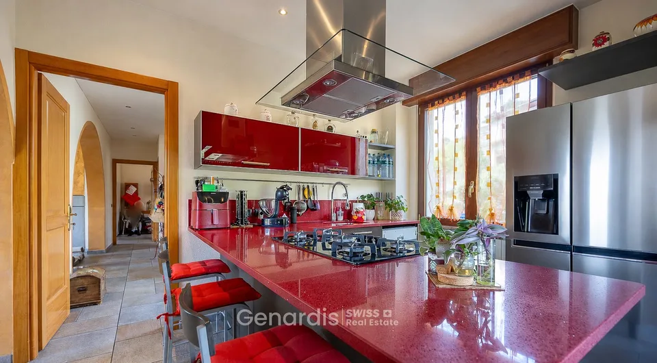 Incantevole villa unifamiliare a Cunardo – 7 locali con piscina e vista sulle montagne – foto 10 di 23