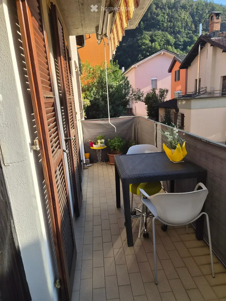 Wohnung in einem Doppelhaus mit 4 Zimmern – Foto 2 von 5