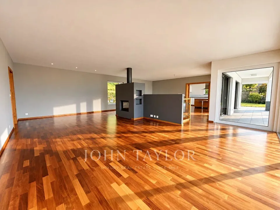 Villa indipendente in posizione tranquilla con vista panoramica sul lago – foto 8 di 19