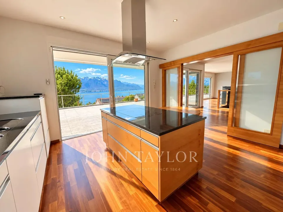 Villa indipendente in posizione tranquilla con vista panoramica sul lago – foto 10 di 19