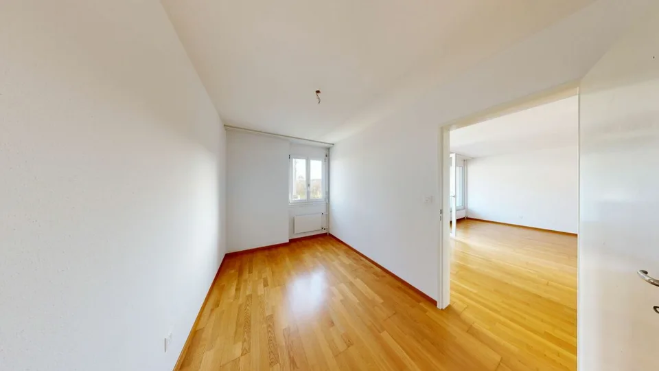 Appartamento accogliente di 4,5 locali al 2° piano a destra – foto 6 di 8