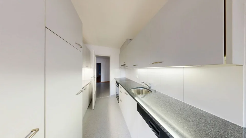Appartamento accogliente di 4,5 locali al 2° piano a destra – foto 4 di 8