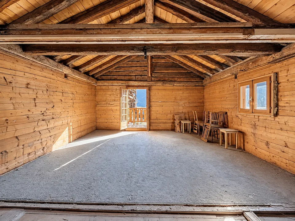Chalet da ristrutturare – L'anima di un fienile alpino a Sarreyer – foto 2 di 13