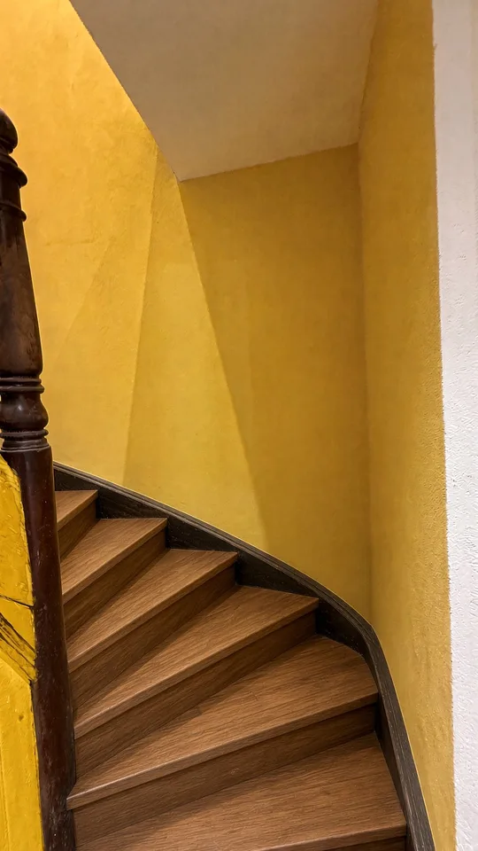 Charmante 3.5-Zimmer-Duplexwohnung in Grafenried: Erstbezug im ehemaligen Gasthof Sternen – Foto 8 von 19