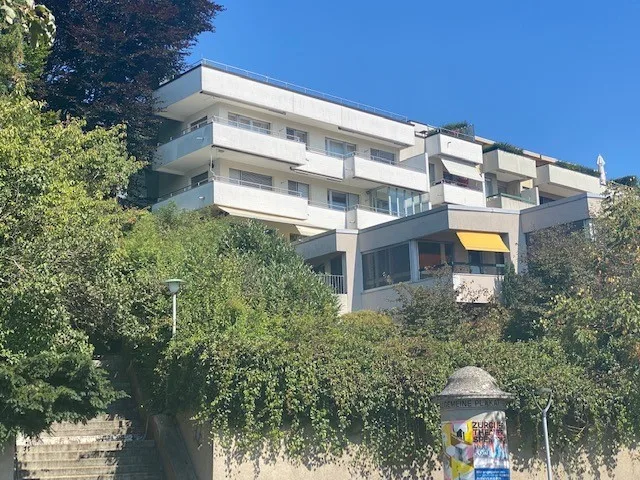 Le premier loyer est gratuit ! Appartement avec une vue imprenable sur la ville et le lac ! – photo 3 sur 11