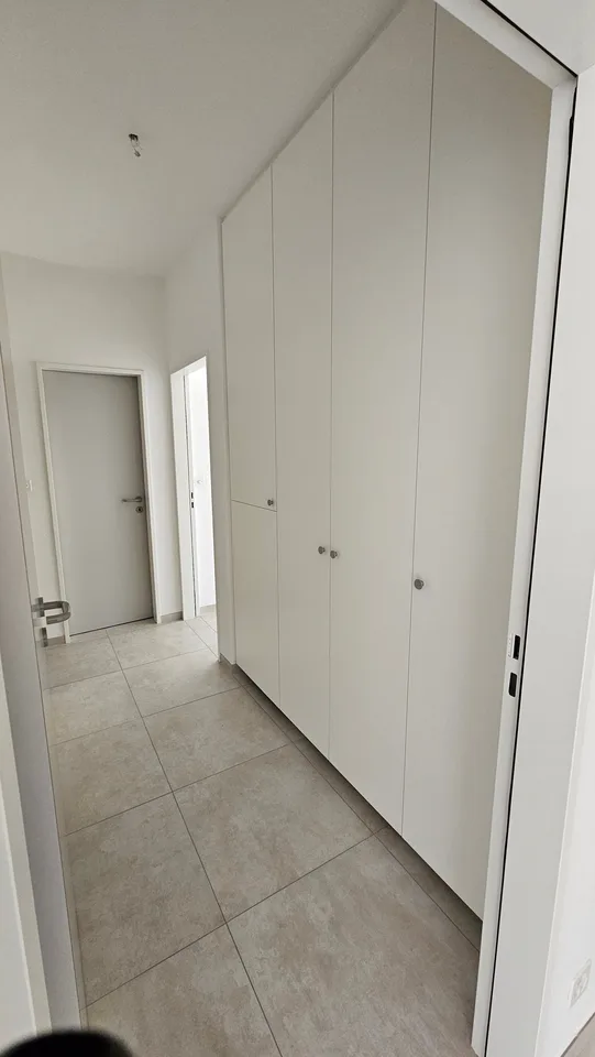 3,5 Lokale im 5. Stock mit Seeblick, renoviert im Jahr 2024 und mit Balkon – Foto 7 von 11