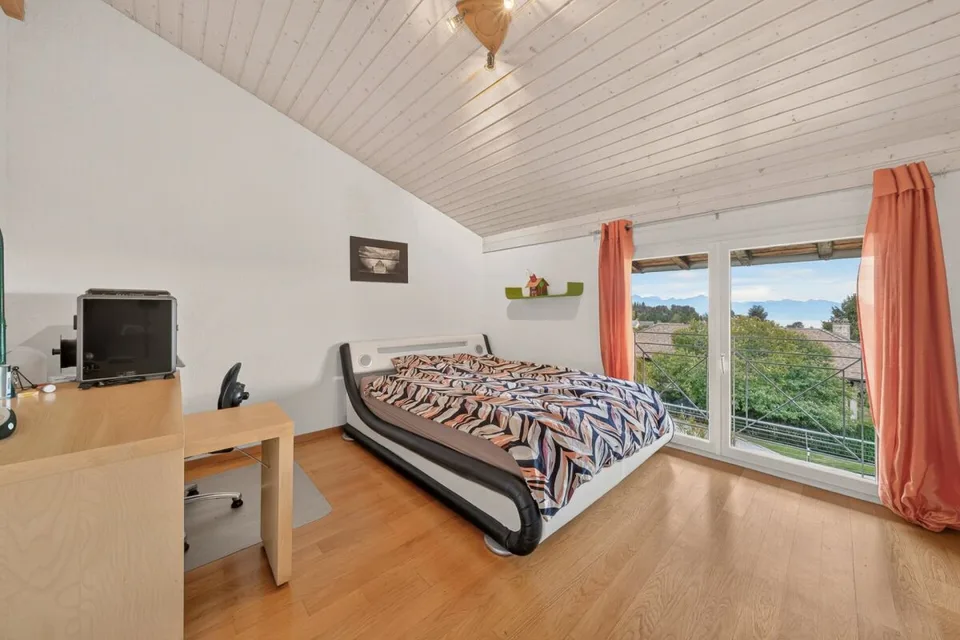 Spacieuse villa jumelle à Epalinges pour vivre et recevoir – photo 9 sur 14