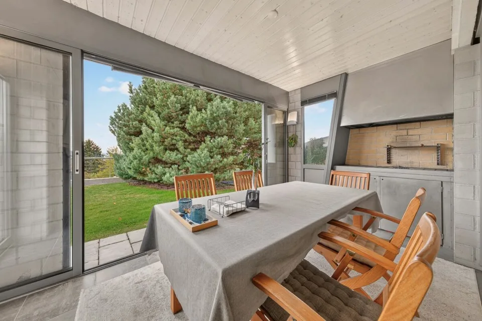 Spacieuse villa jumelle à Epalinges pour vivre et recevoir – photo 6 sur 14