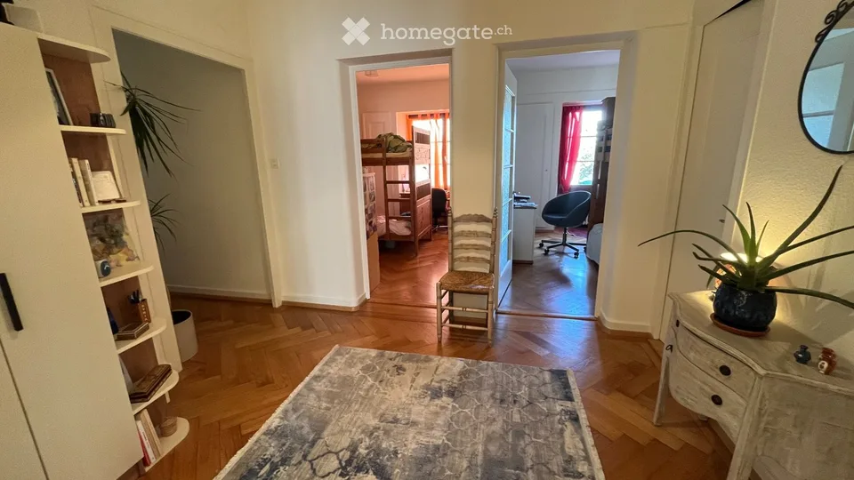 Zimmer in Wohngemeinschaft für 3 Frauen - Zentrum von Nyon – Foto 3 von 4