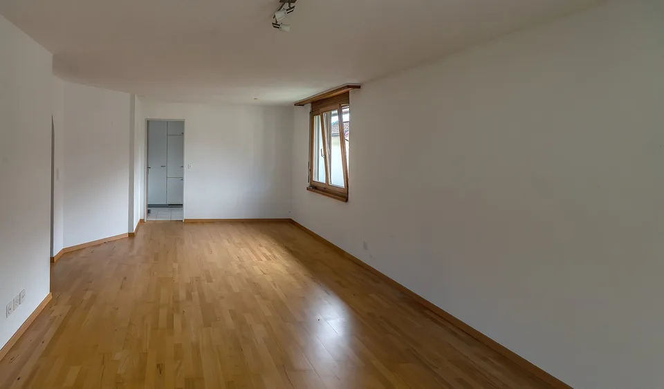 Appartement confortable et bien entretenu de 3,5 pièces dans un quartier résidentiel calme et ensoleillé – photo 5 sur 13