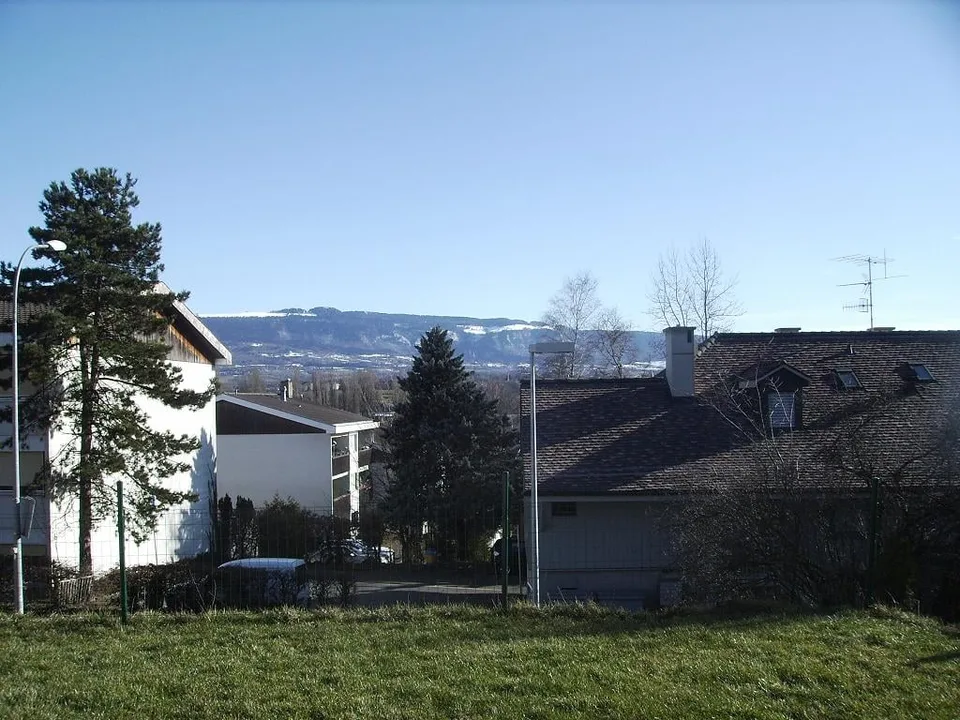 Maison familiale spacieuse de 6 pièces à Bernex – photo 2 sur 7