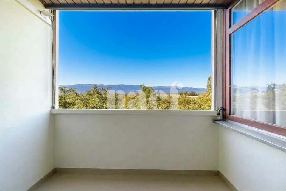 Appartamento di quattro locali con balcone e box nel cuore di Lignon – foto 5 di 12