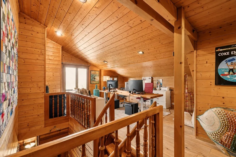 Magnificent renovated chalet with exceptional views – photo 8 of 13