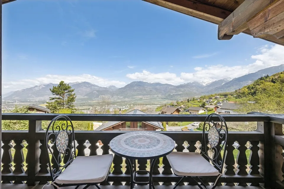 Magnificent renovated chalet with exceptional views – photo 12 of 13