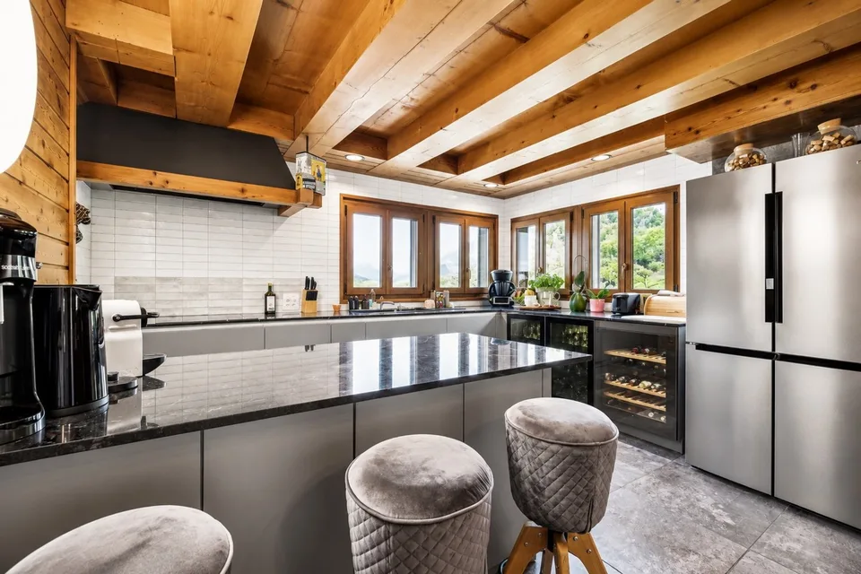 Magnificent renovated chalet with exceptional views – photo 6 of 13
