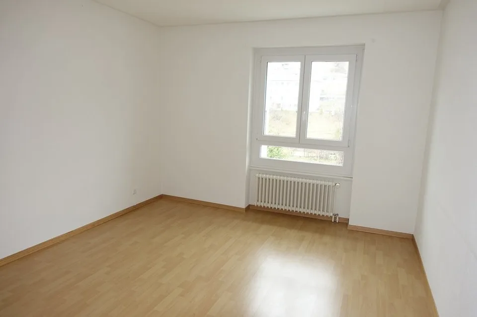 Wohnung 4 Zimmer, 2400 Le Locle – Foto 3 von 9